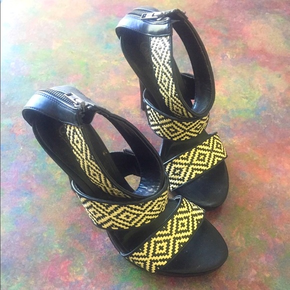 Carlos Santana Braided Rattan Blk/ Cream Heel 81/2 🤍 - Picture 1 of 6